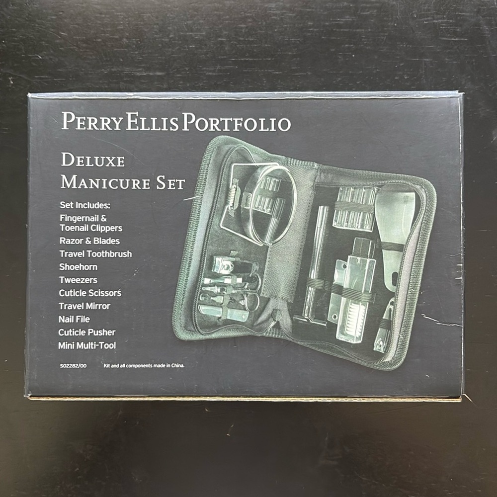 Perry Ellis Portfolio deluxe manicure set